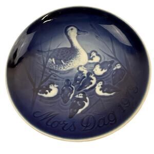 Mother's Day Plate Duck Family 1973 Denmark porcelain Bing & Grandahl